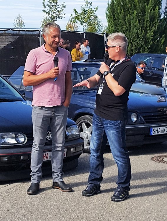 Niki Schelle wird von Andreas interviewt